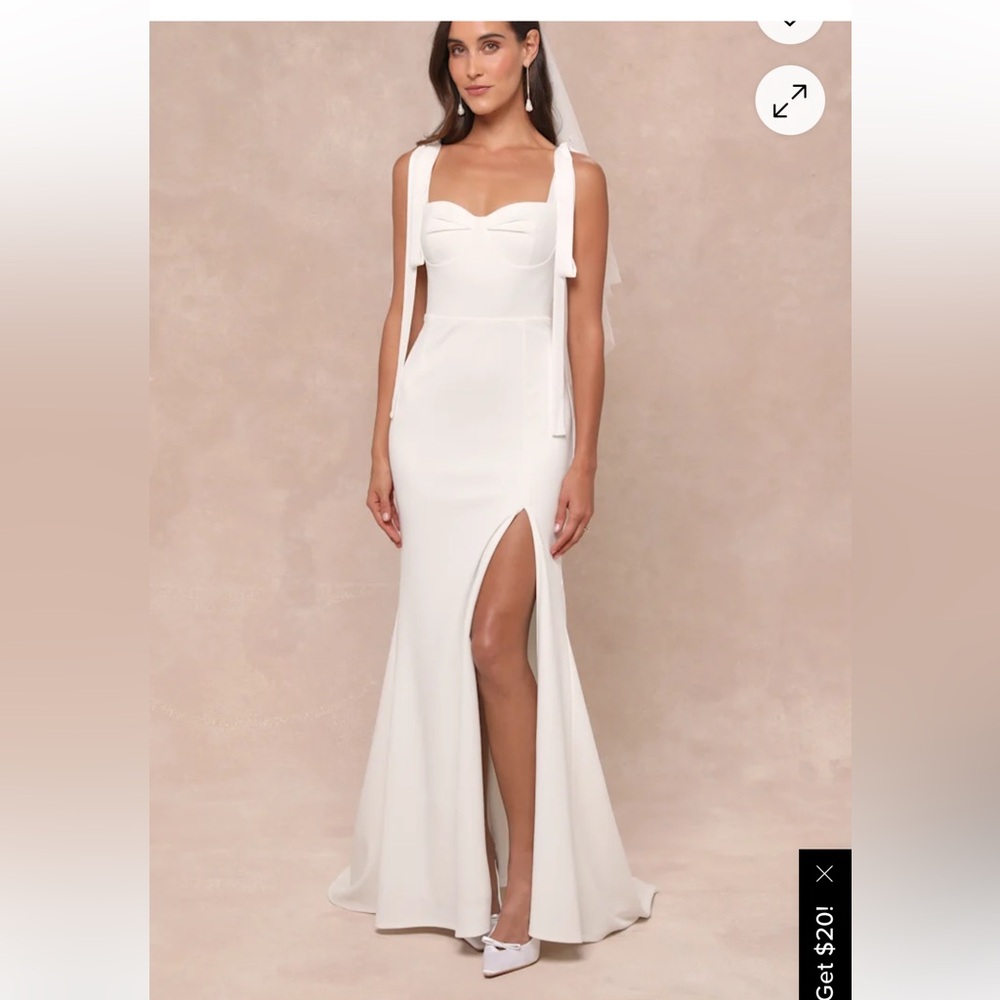 Elegant White Sleeveless Dress